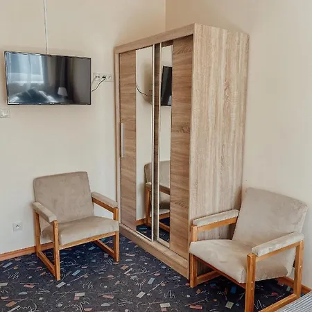 Owr Universal * Łazy